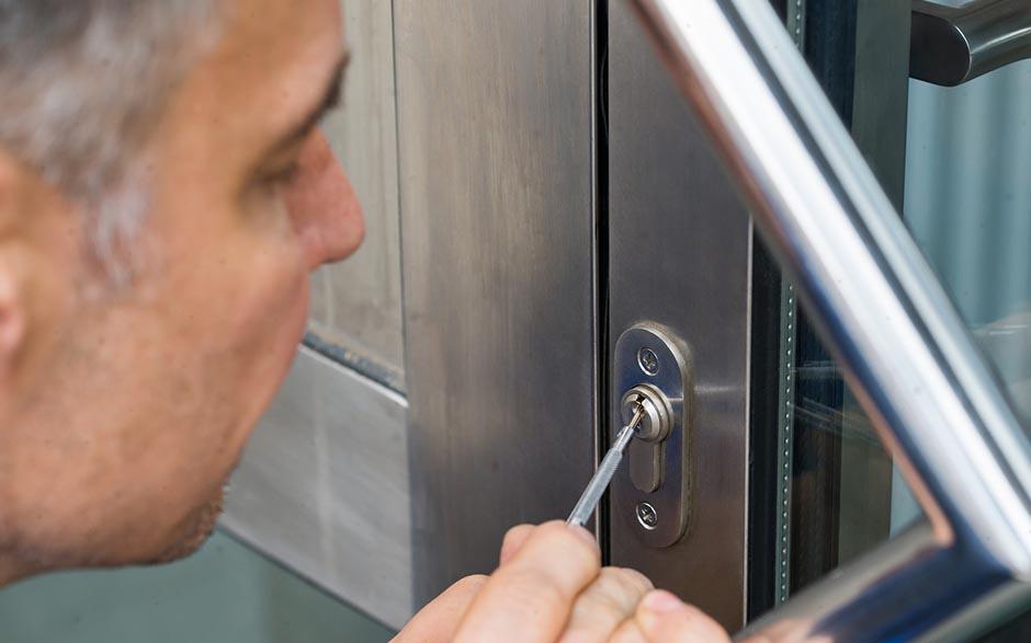 haut professionnalisme serrurier prix changement serrure Colombes