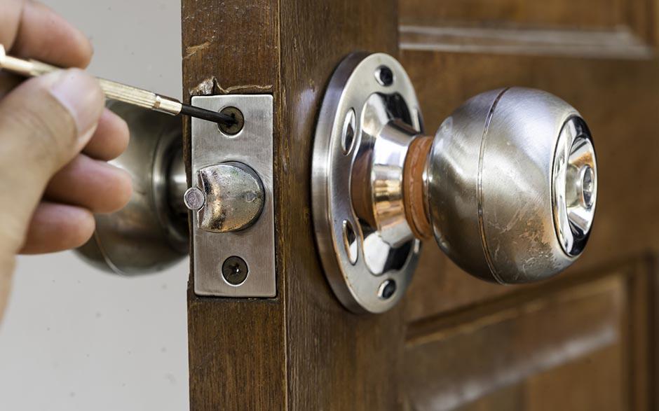serrurier pour ouverture de porte coincée Paris 13